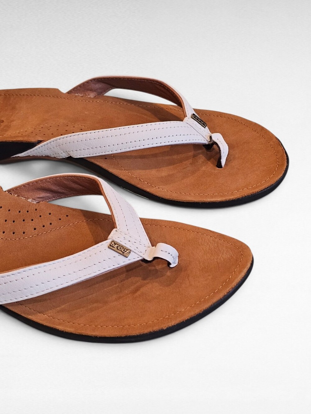 Reef Miss J-Bay Slip Flop Sandals White and Tan B-16 CLC - Picture 7 of 15